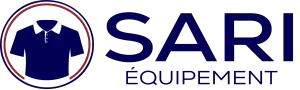 Logo de Sari Équipement avec un polo bleu sur fond noir.